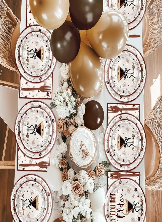 زينة حفلات عيد ميلاد "أكبر قليلاً" من ليشمي، 178 قطعة، زينة حفلات إسبريسو مارتيني، لافتة "أكبر قليلاً"، أطباق، مناديل، مفرش طاولة، بالونات، لوازم حفلات كوكتيل مارتيني، تكفي 24 شخصًا - Image 5